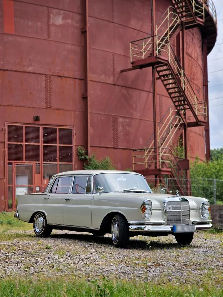 Mercedes-Benz 220 Seb
