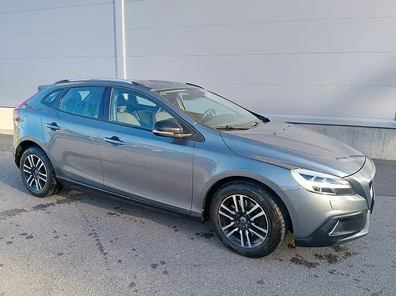 Volvo V40 Cross Country 2017 photo 2