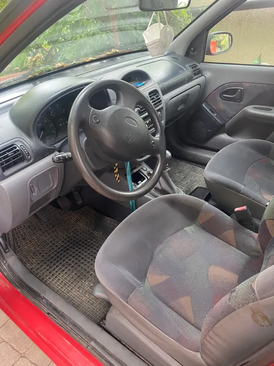 Renault Clio 2005 photo 2