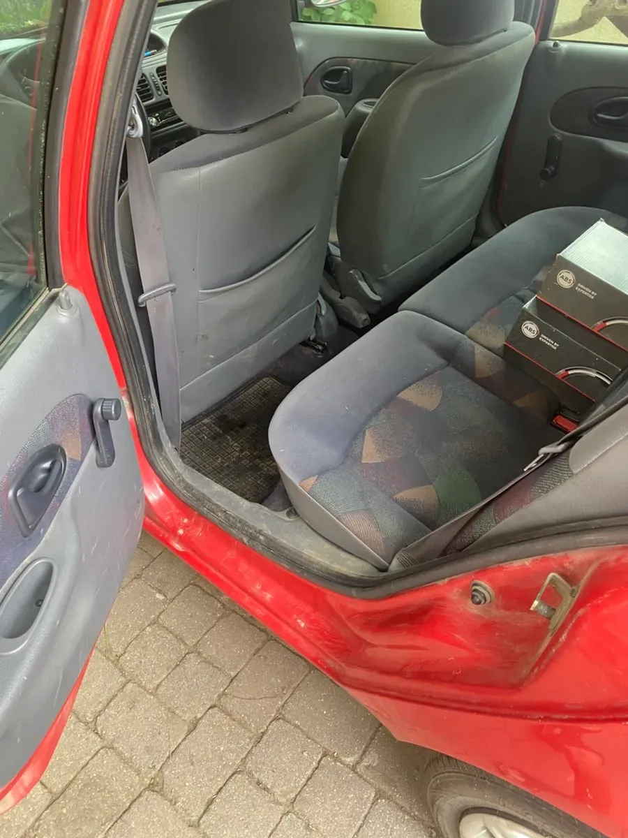 Renault Clio 2005 photo 3