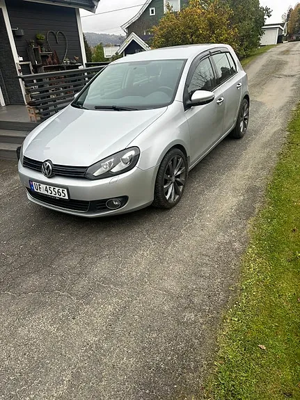 Volkswagen Golf 2010 photo 2