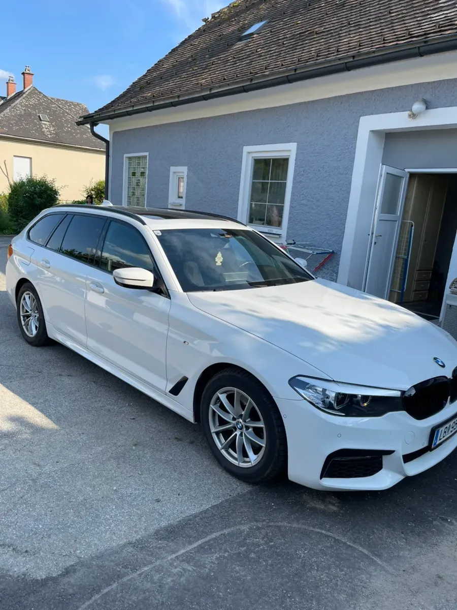 BMW 5 Series 2017 photo 2