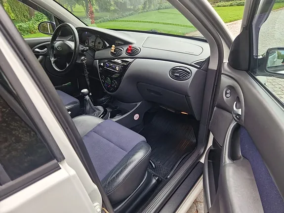 Ford Focus 2004 photo 4