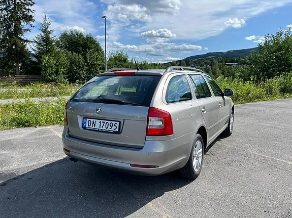 Skoda Octavia 2009 photo 4