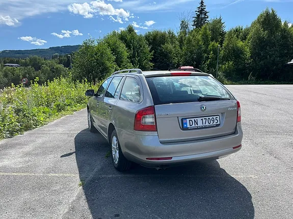 Skoda Octavia 2009 photo 3