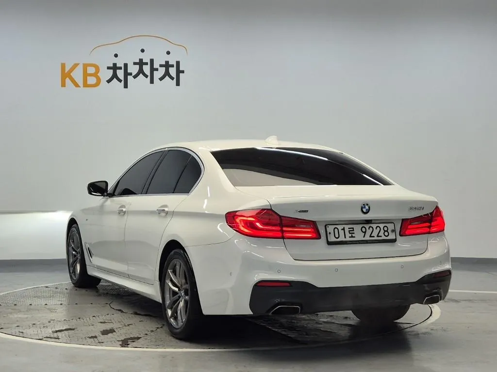 BMW 5 Series 2018 photo 2