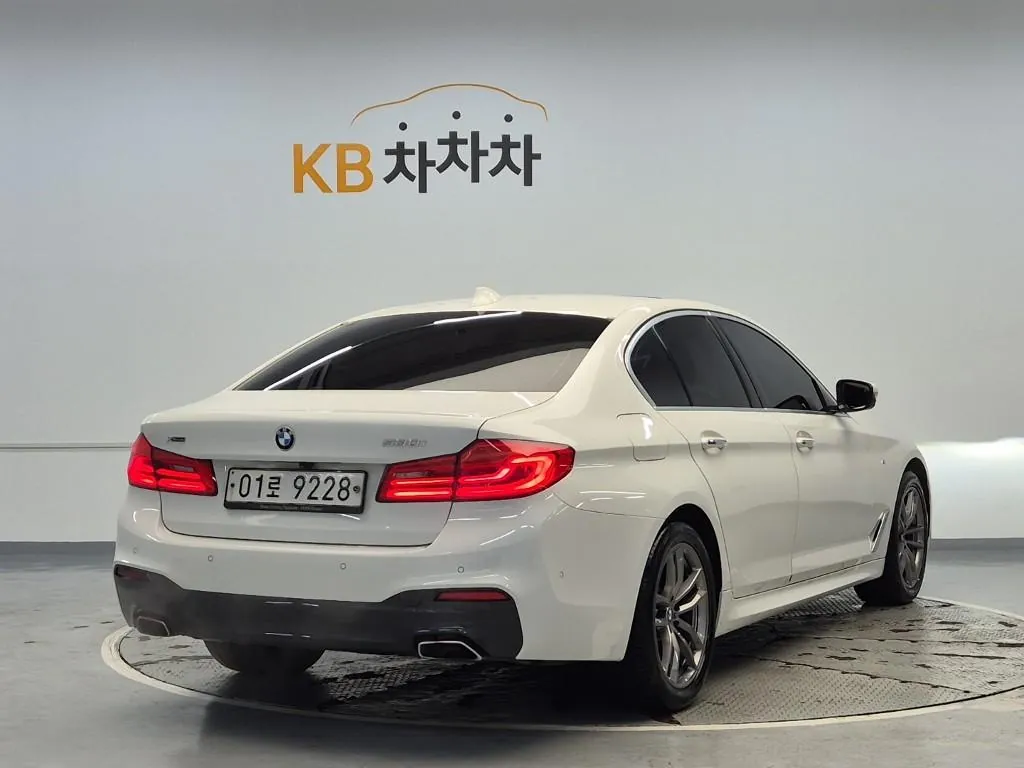 BMW 5 Series 2018 photo 3