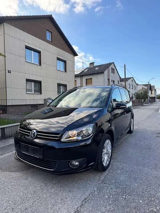 Volkswagen Touran 2013 photo 2