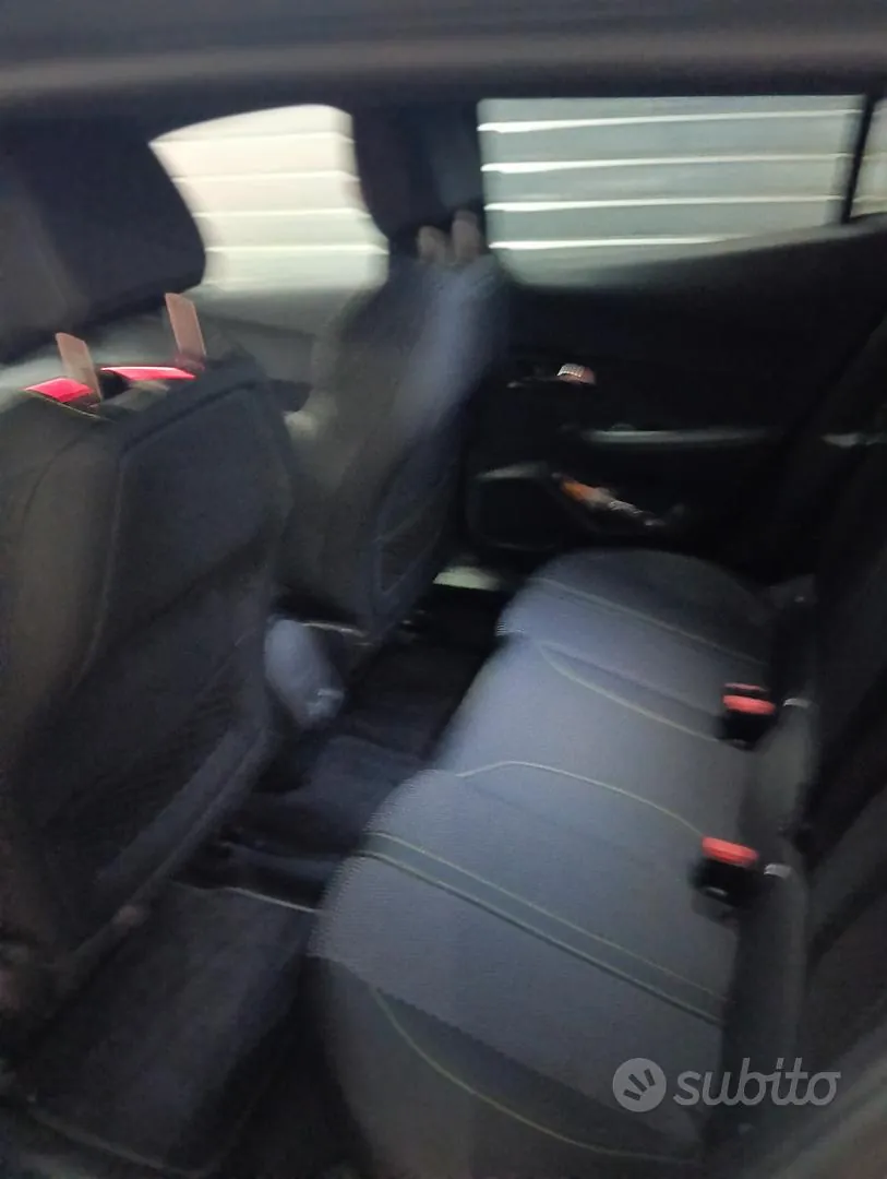 Peugeot 2008 2024 photo 5