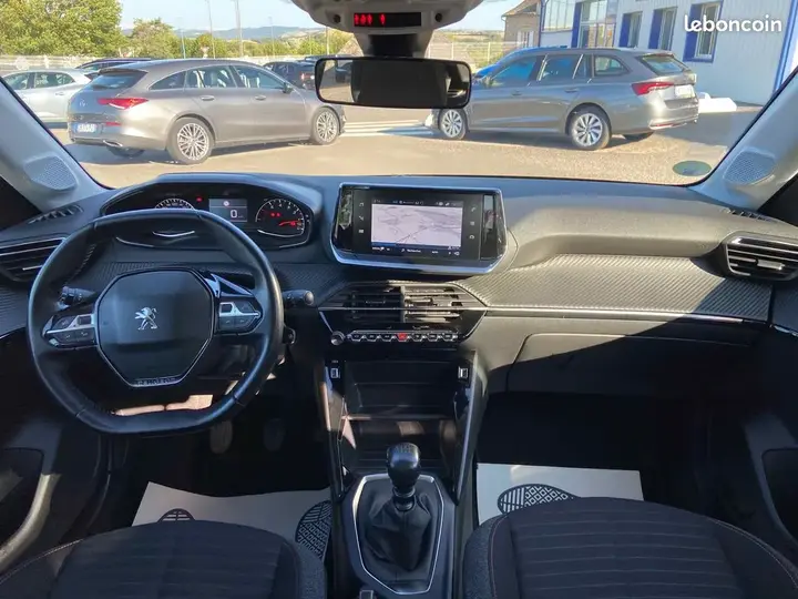 Peugeot 208 2021 photo 2