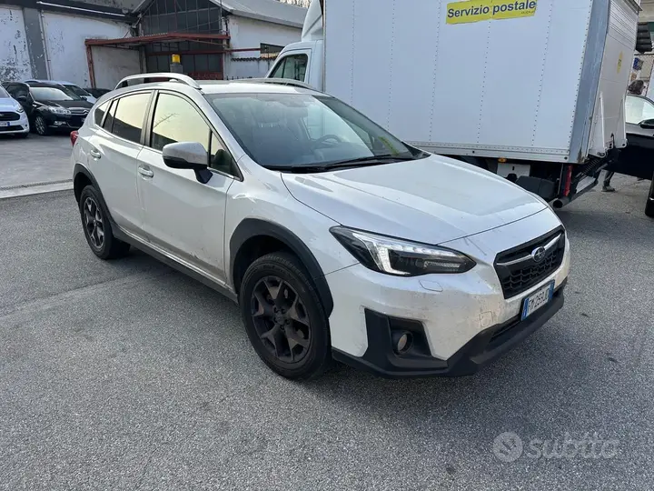 Subaru Xv 2018 photo 2