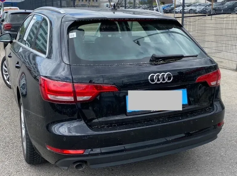 Audi A4 2018 photo 2