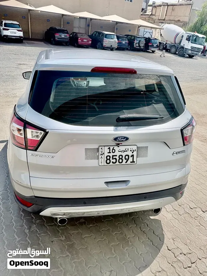 Ford Escape 2018 photo 3