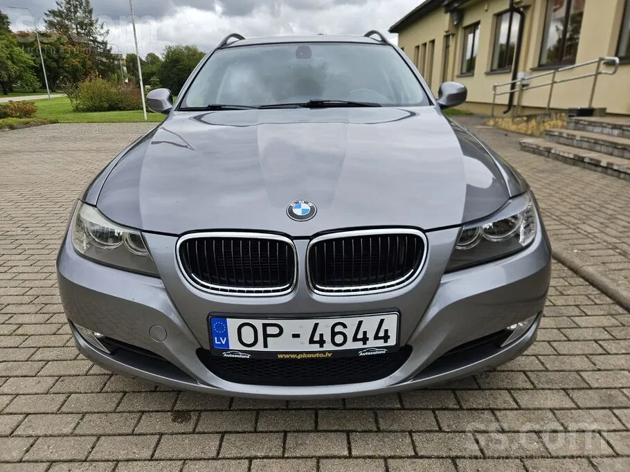BMW 318 2010 photo 2