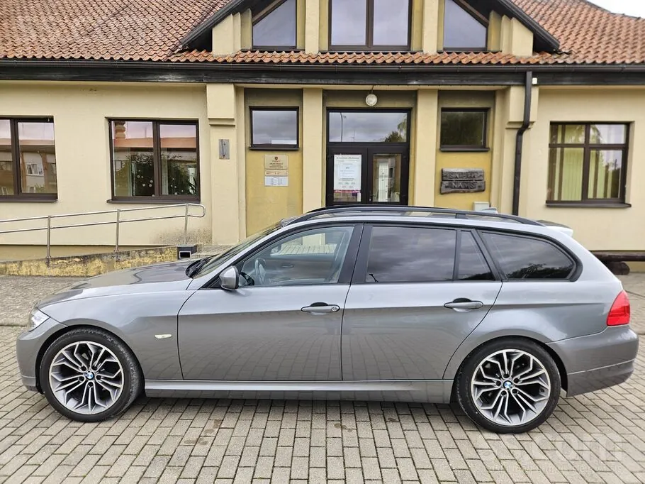 BMW 318 2010 photo 4