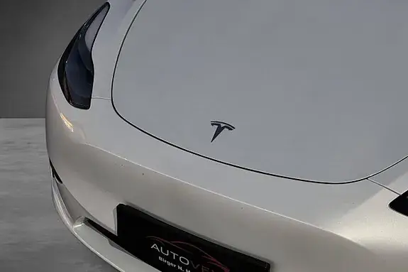 Tesla Model Y 2023 photo 2