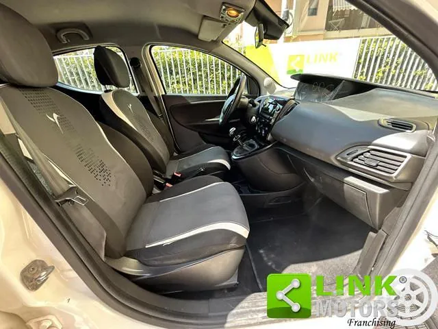 Lancia Ypsilon 2014 photo 4