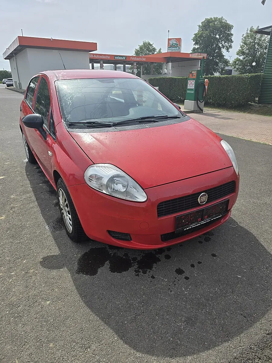 Fiat Grande Punto 2010 photo 2