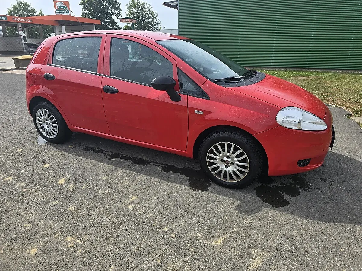 Fiat Grande Punto 2010 photo 3