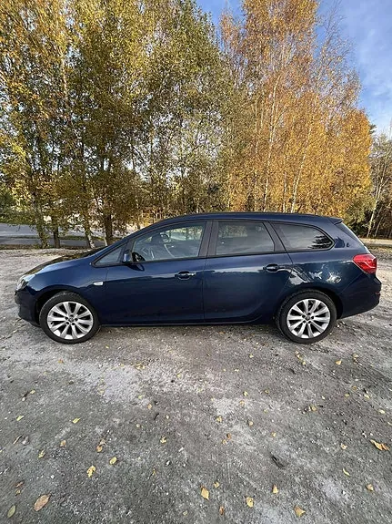 Opel Astra 2012 photo 4