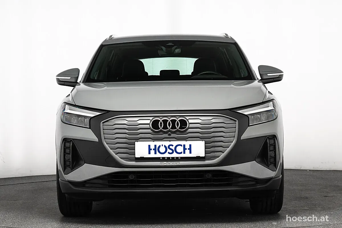 Audi Q4 2023 photo 2