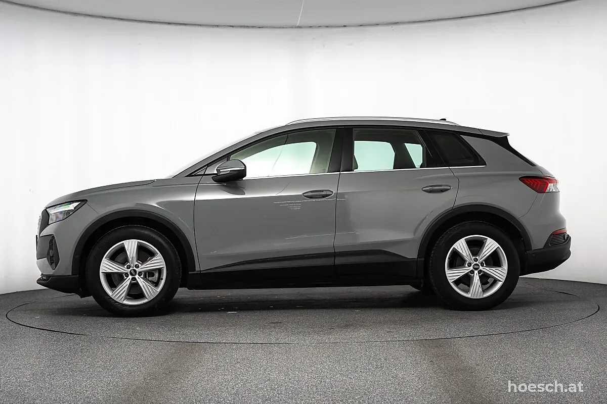 Audi Q4 2023 photo 3
