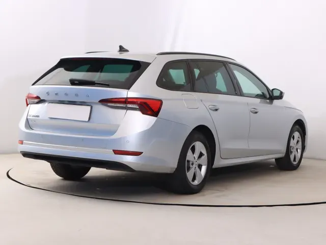 Skoda Octavia Combi 2023 photo 4