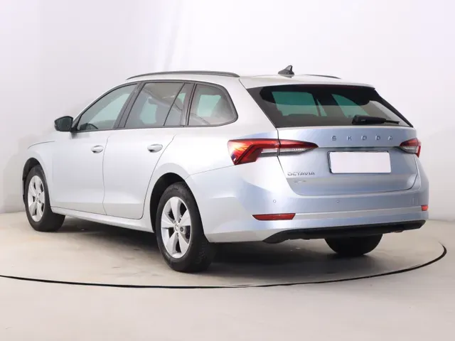 Skoda Octavia Combi 2023 photo 3