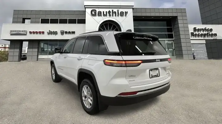 Jeep Grand Cherokee 2026 photo 4