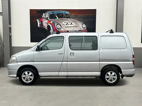 Toyota Hiace 2009 photo 3