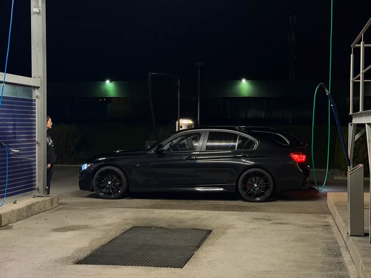 BMW 3 Series 2012 photo 2