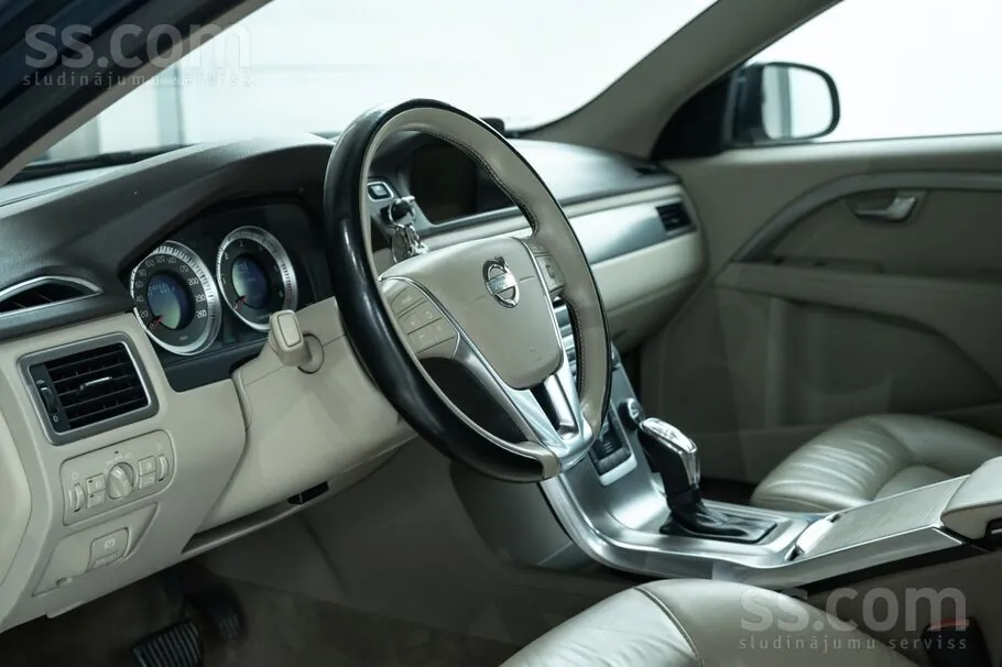 Volvo V70 2012 photo 3