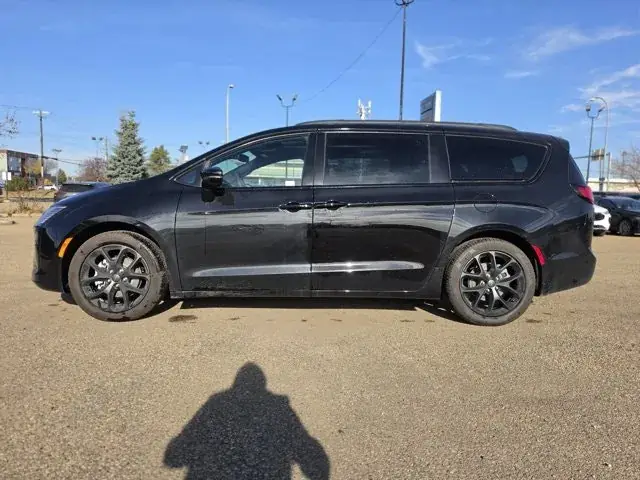 Chrysler Pacifica 2027 photo 3