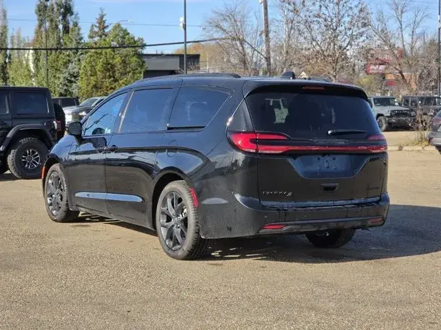 Chrysler Pacifica 2027 photo 4