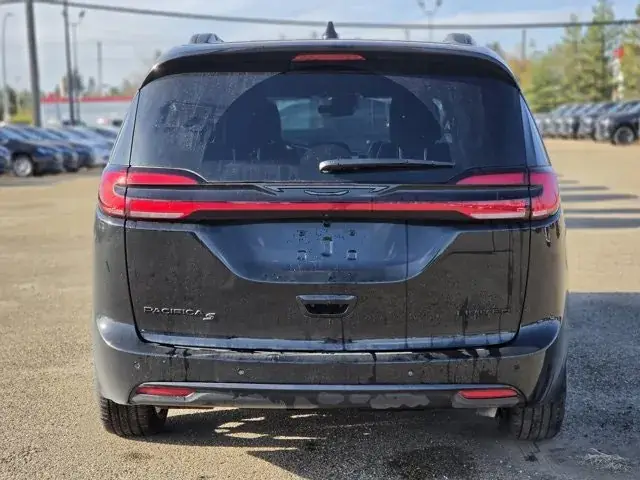 Chrysler Pacifica 2027 photo 5