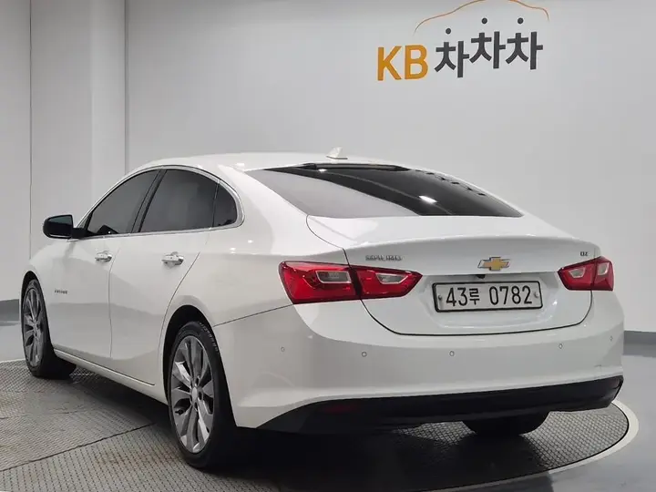 Chevrolet Malibu 2017 photo 2