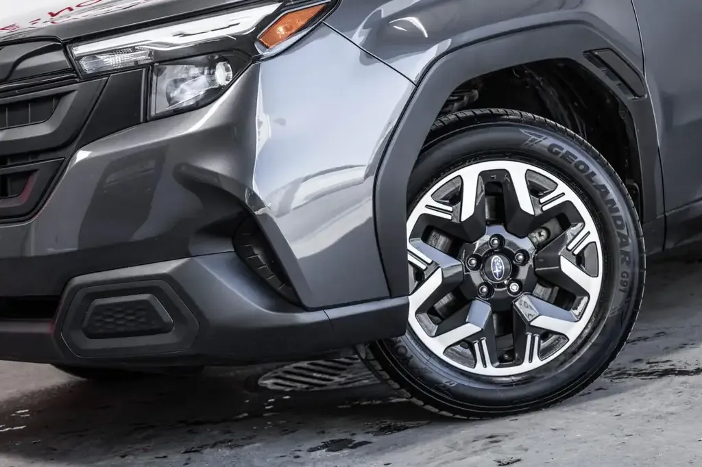 Subaru Forester 2025 photo 2