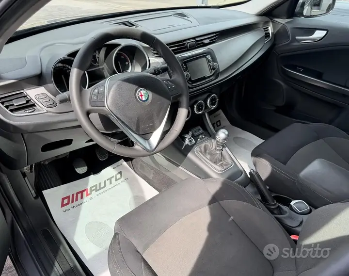 Alfa Romeo Giulietta 2015 photo 2
