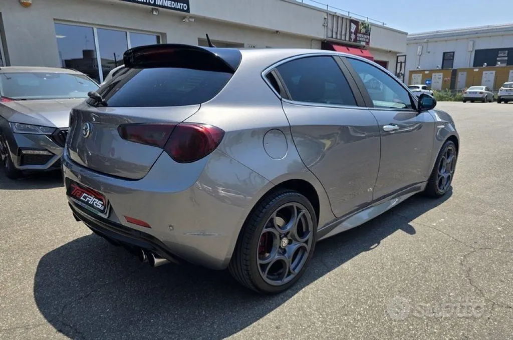 Alfa Romeo Giulietta 2011 photo 2