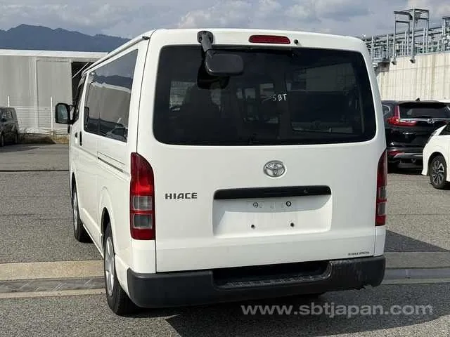 Toyota Hiace Van 2020 photo 3