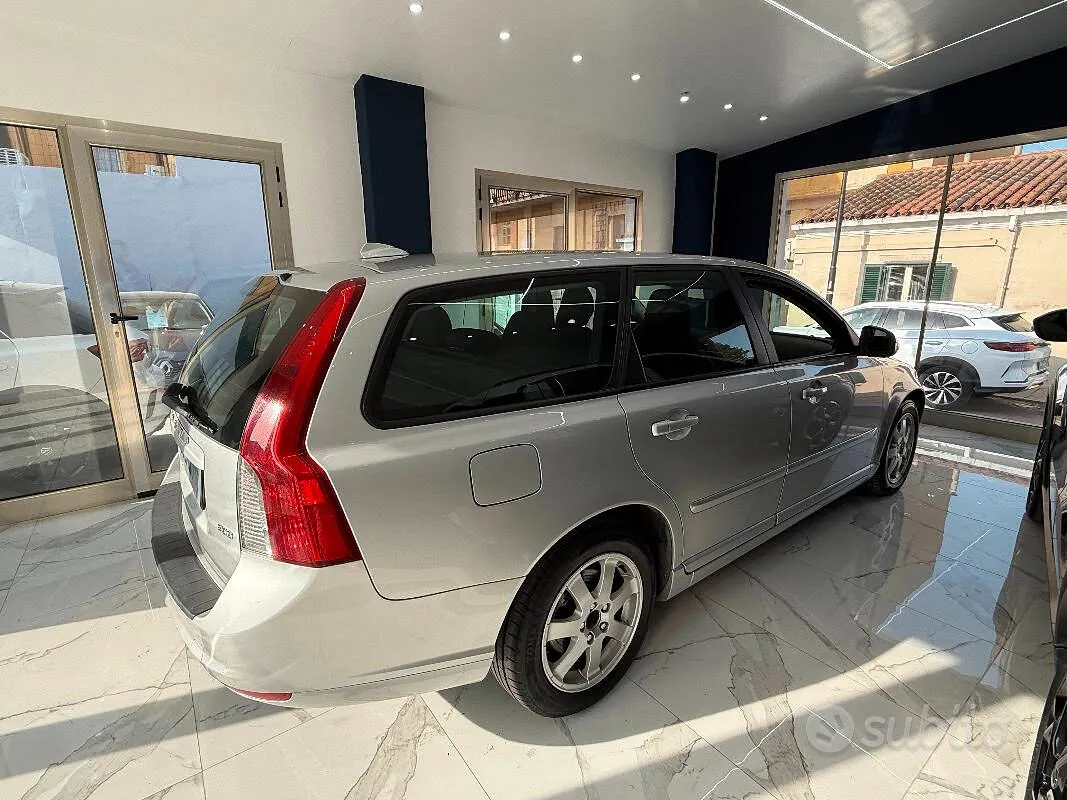 Volvo V50 2010 photo 4