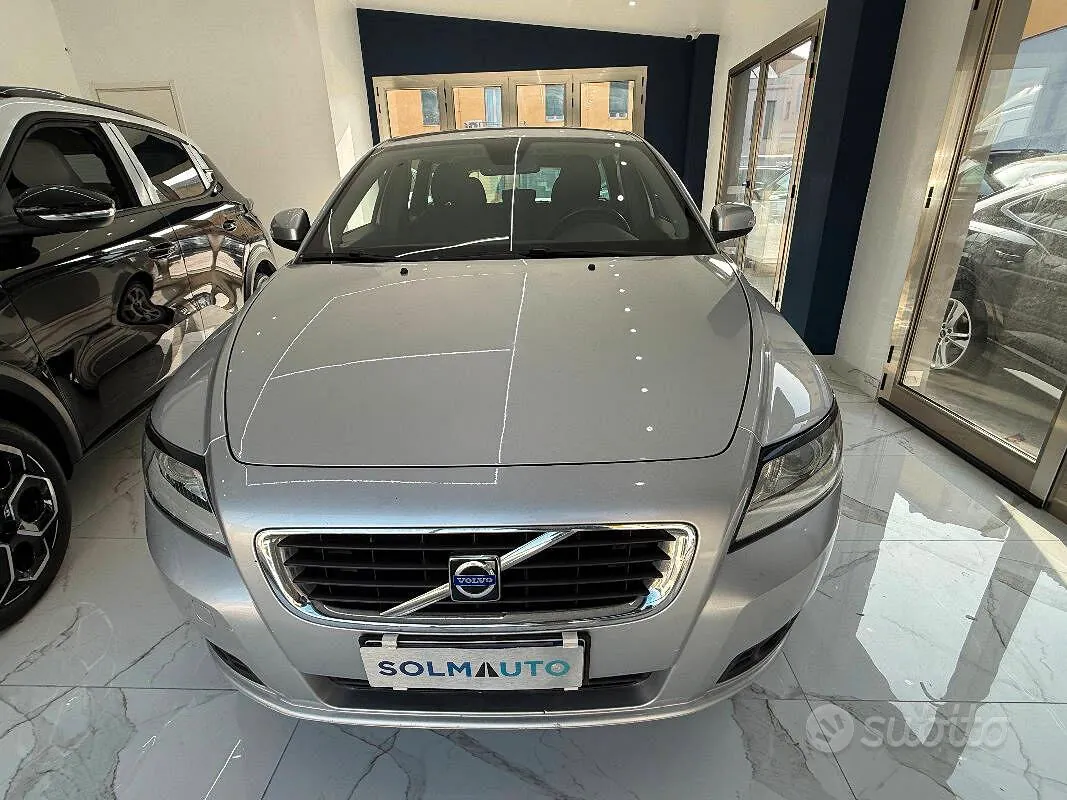 Volvo V50 2010 photo 2