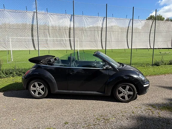 Volkswagen New Beetle 2005 photo 2