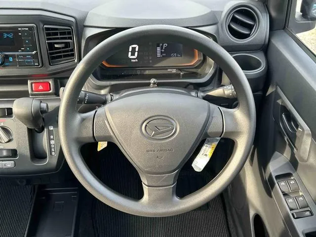 Daihatsu Miraiyese 2025 photo 5