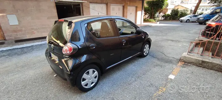 Toyota Aygo 2011 photo 3