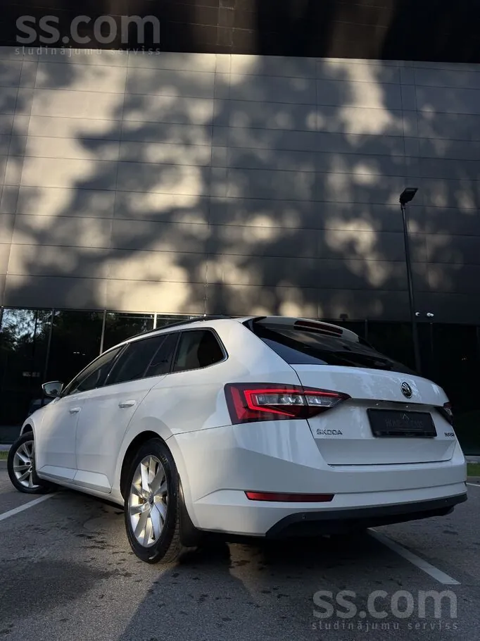 Skoda Superb 2018 photo 2