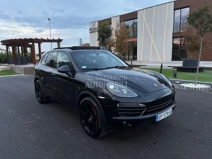 Porsche Cayenne 2013 photo 2