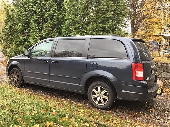 Chrysler Town & Country 2008 photo 2