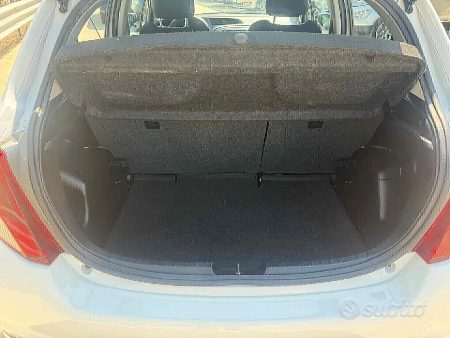 Toyota Yaris 2012 photo 5