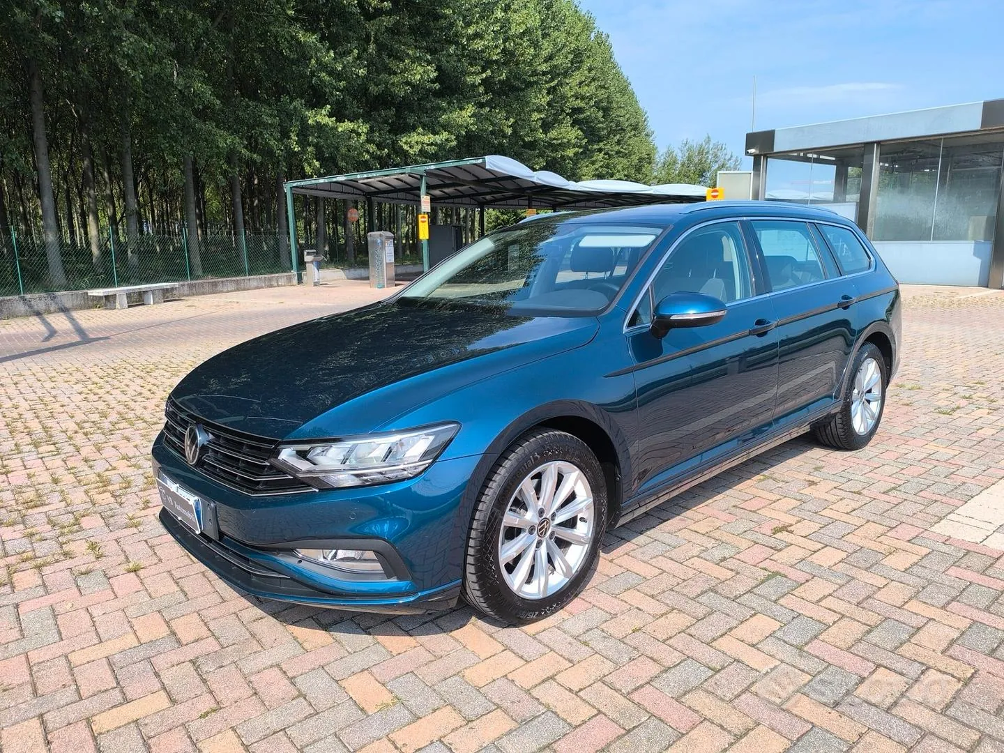 Volkswagen Passat Variant 2023 photo 2